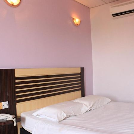 Hotel Lam Seng Pantai Remis Exterior photo