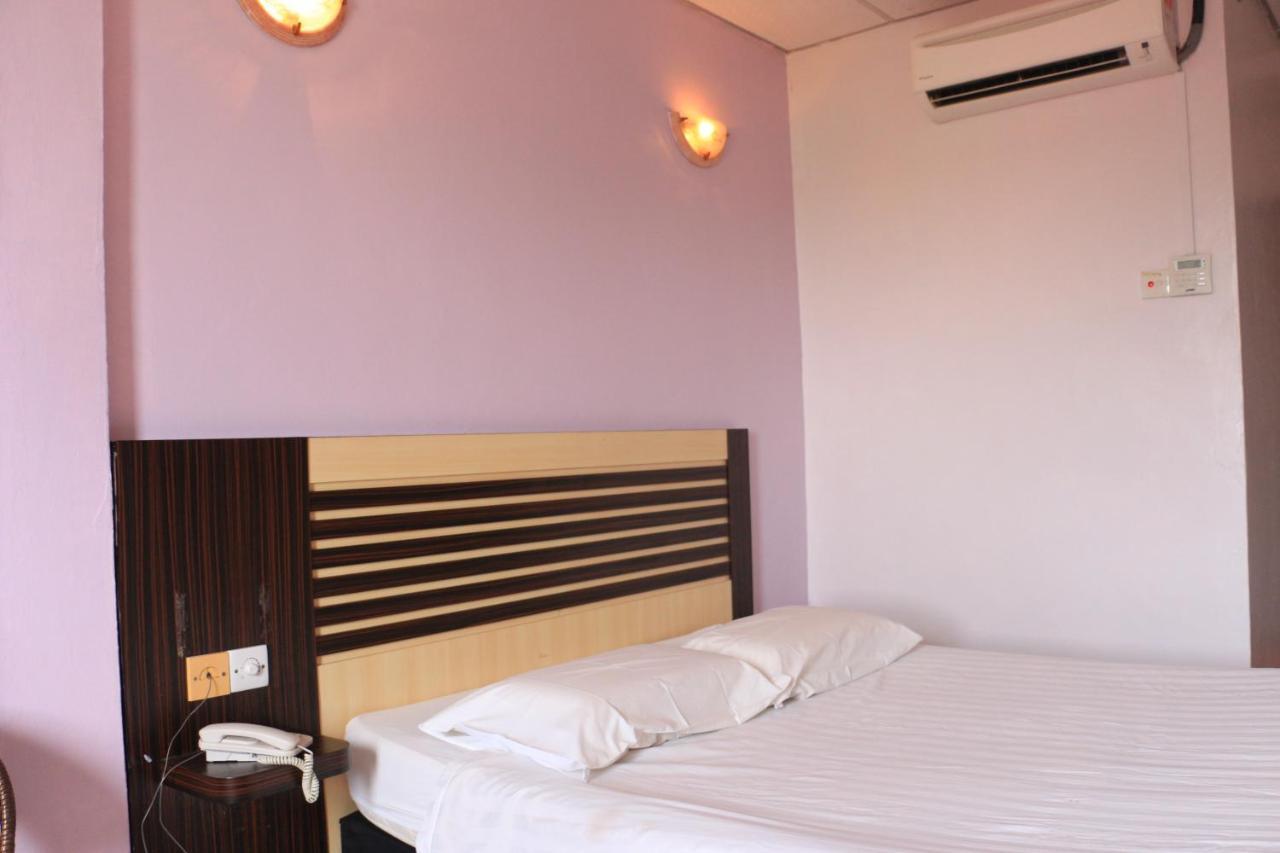 Hotel Lam Seng Pantai Remis Exterior photo